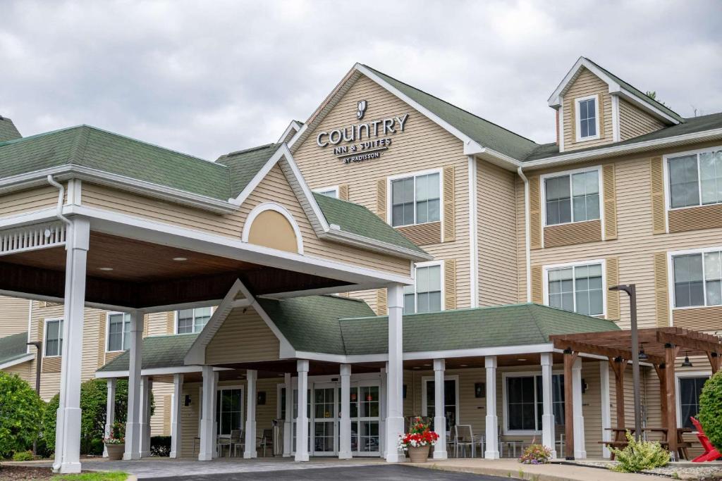 Country Inn & Suites by Radisson, Queensbury - Lake George , NY - Image 5