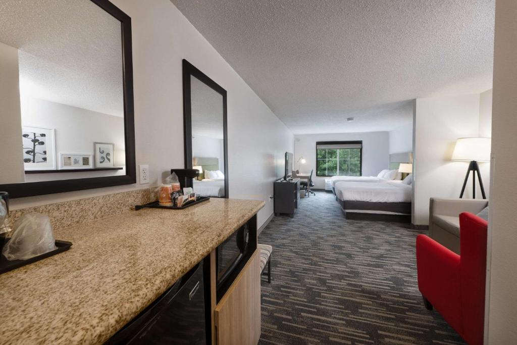 Country Inn & Suites by Radisson, Queensbury - Lake George , NY - Image 8