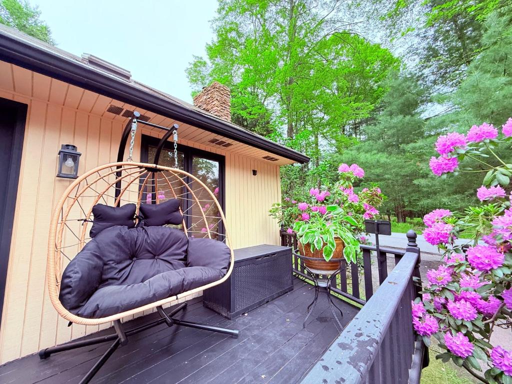 Bethel Escape Hot Tub 4 beds Game Room and Fire pit Fully Stocked Kitchen - Image 6