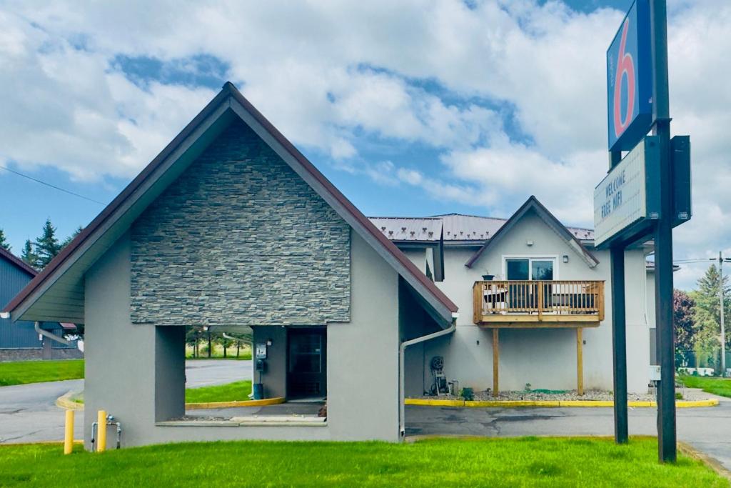 Motel 6 McGraw, NY - Cortland - Image 6