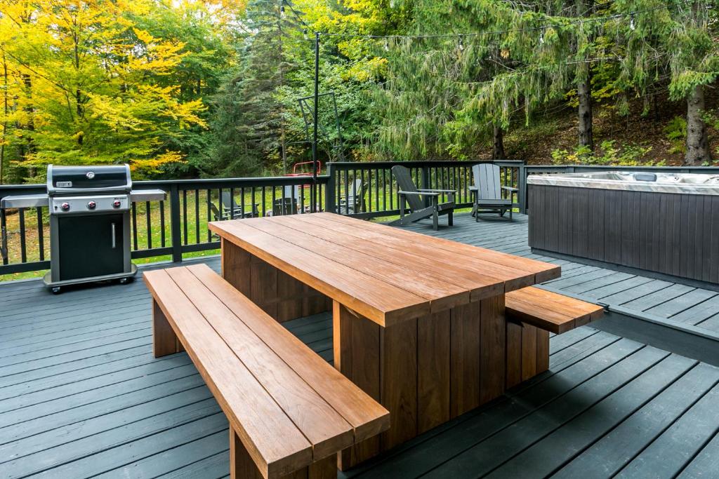 Hot Tub (Jacuzzi) - Photo 3