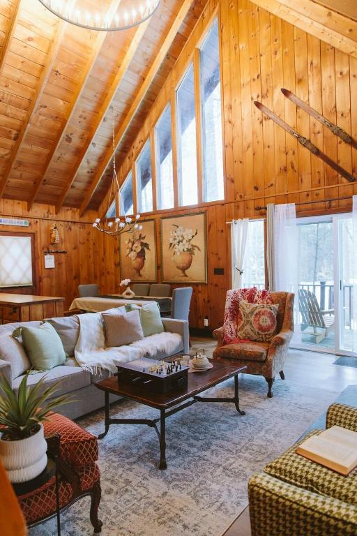 Cozy Cabin near Lake Placid, Whiteface-King, Ice Barrel, Hot Tub