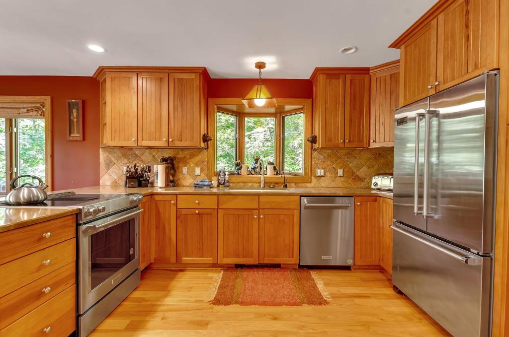 Spacious Chalet Hot Tub Sauna Holiday Valley - Image 4