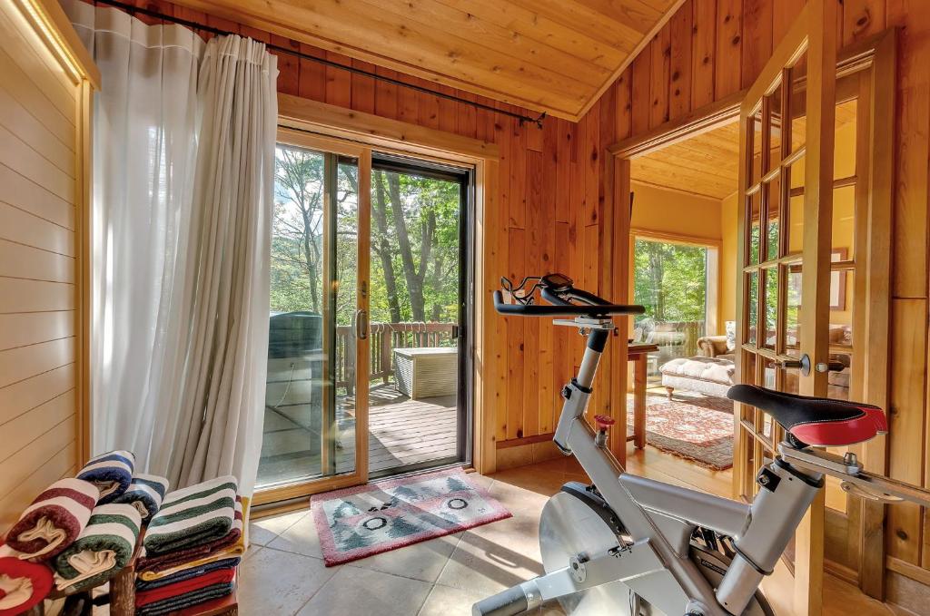 Spacious Chalet Hot Tub Sauna Holiday Valley