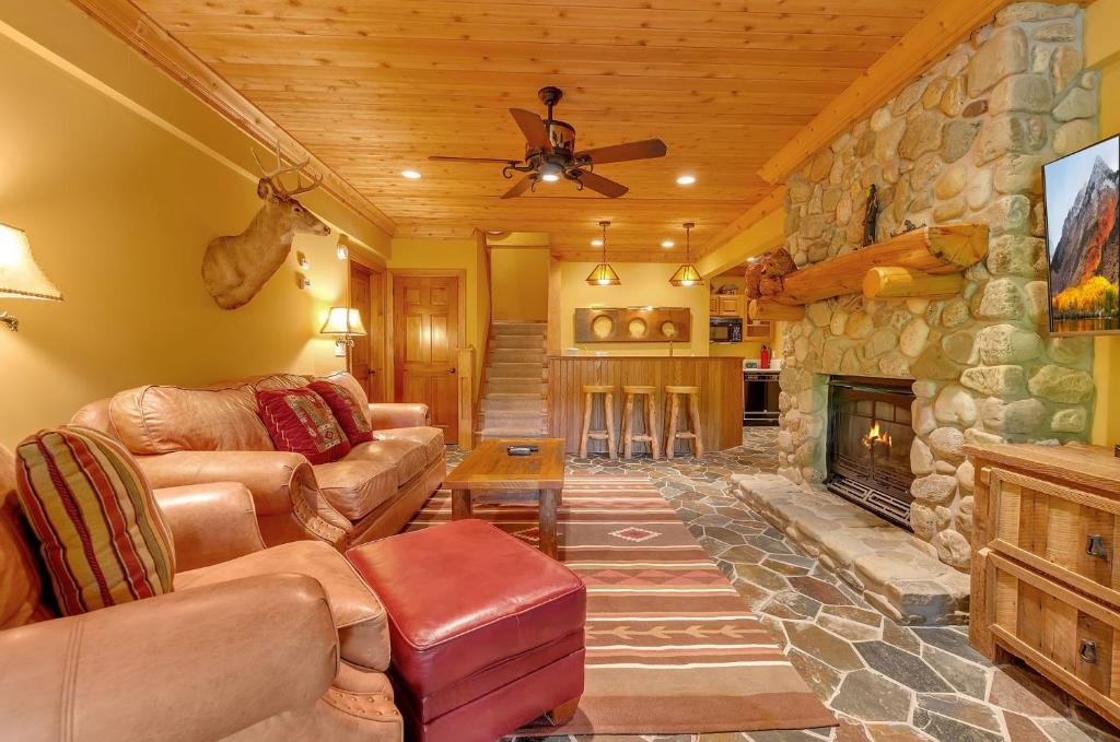 Spacious Chalet Hot Tub Sauna Holiday Valley - Image 5