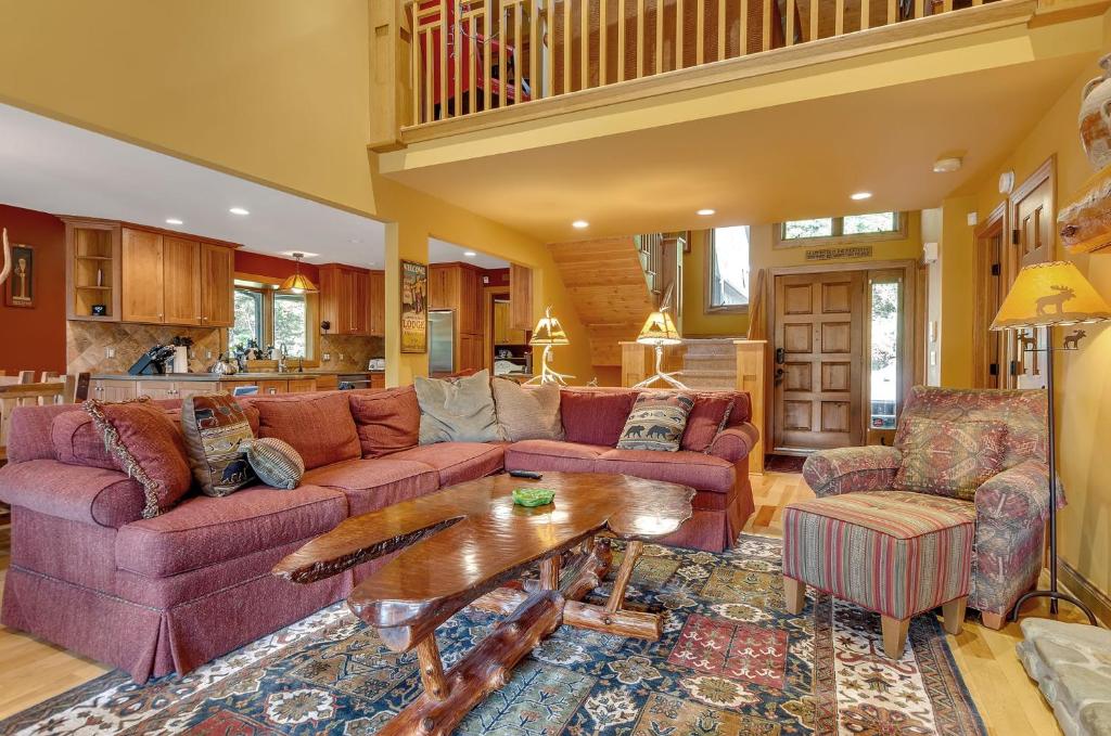 Spacious Chalet Hot Tub Sauna Holiday Valley - Image 8