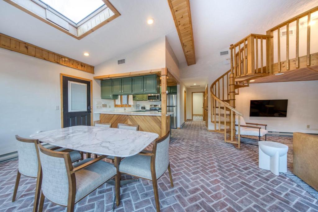 The Haüs Windham - Spacious Suites, Hot Tub, Mountain Views! - Image 5