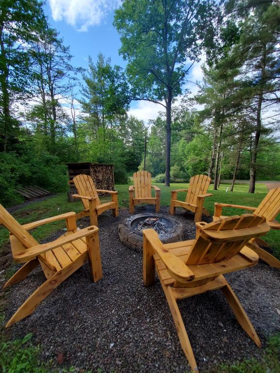 Modern Pine Tree Chalet with HOT TUB, Outdoor TV, VIEWS, Games & POOL 5 mins away!! - Image 7