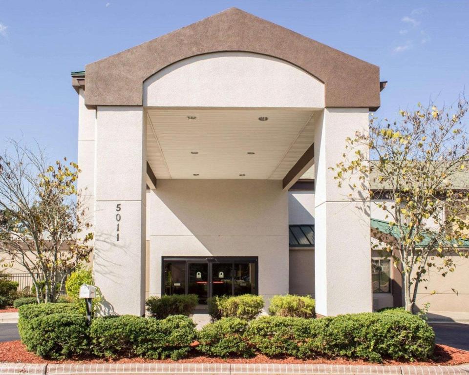 Sleep Inn Wilson near I-95 - Image 7