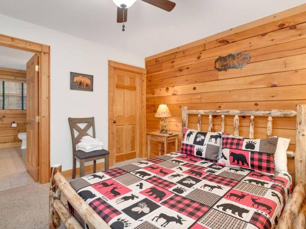 Soco Serene Cabin in the Heart of Maggie Valley - Image 7