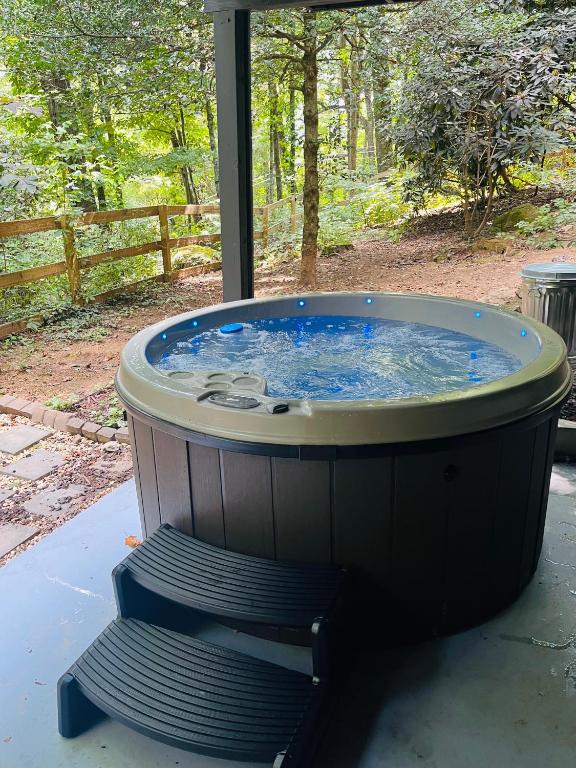 Hot Tub (Jacuzzi) - Photo 2