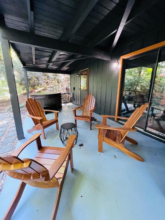 Maggie Valley 4BR Cabin with Hot Tub in Serene Forest