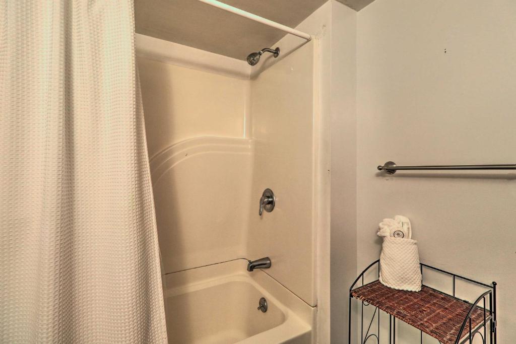 Hot Tub (Jacuzzi) - Photo 2