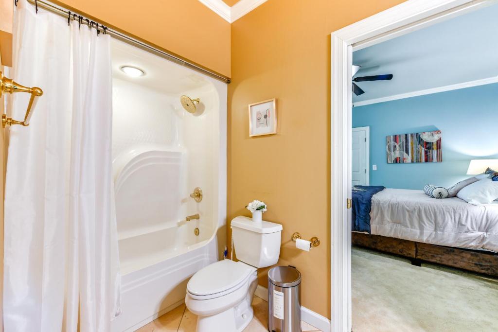 Sherrills Ford Escape with Hot Tub, Deck and Yard