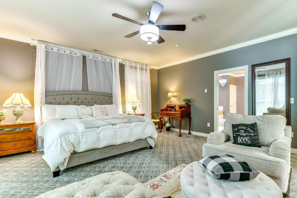 Sherrills Ford Escape with Hot Tub, Deck and Yard - Image 7