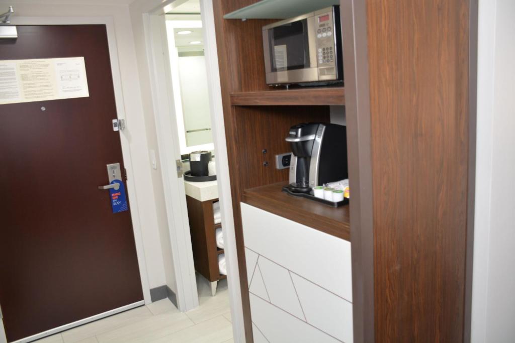 Four Points by Sheraton Fayetteville Fort Bragg - Image 7