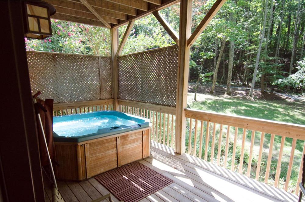 Hot Tub (Jacuzzi) - Photo 4
