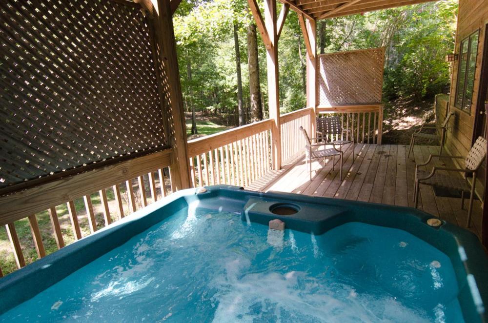 Hot Tub (Jacuzzi) - Photo 2