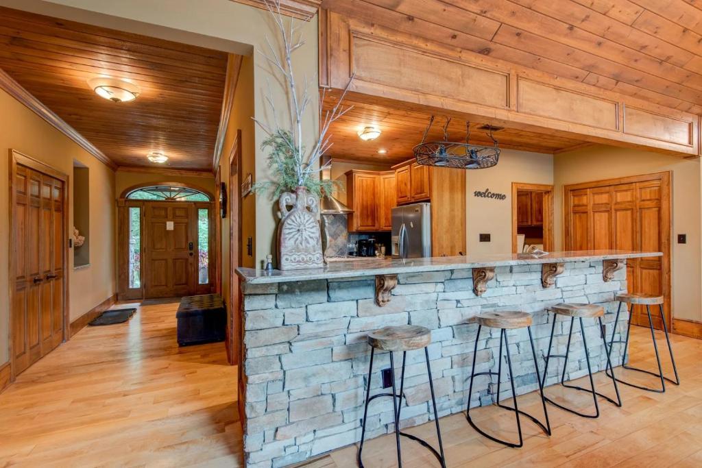 Birds Nest on Sugar Mountain - Image 8