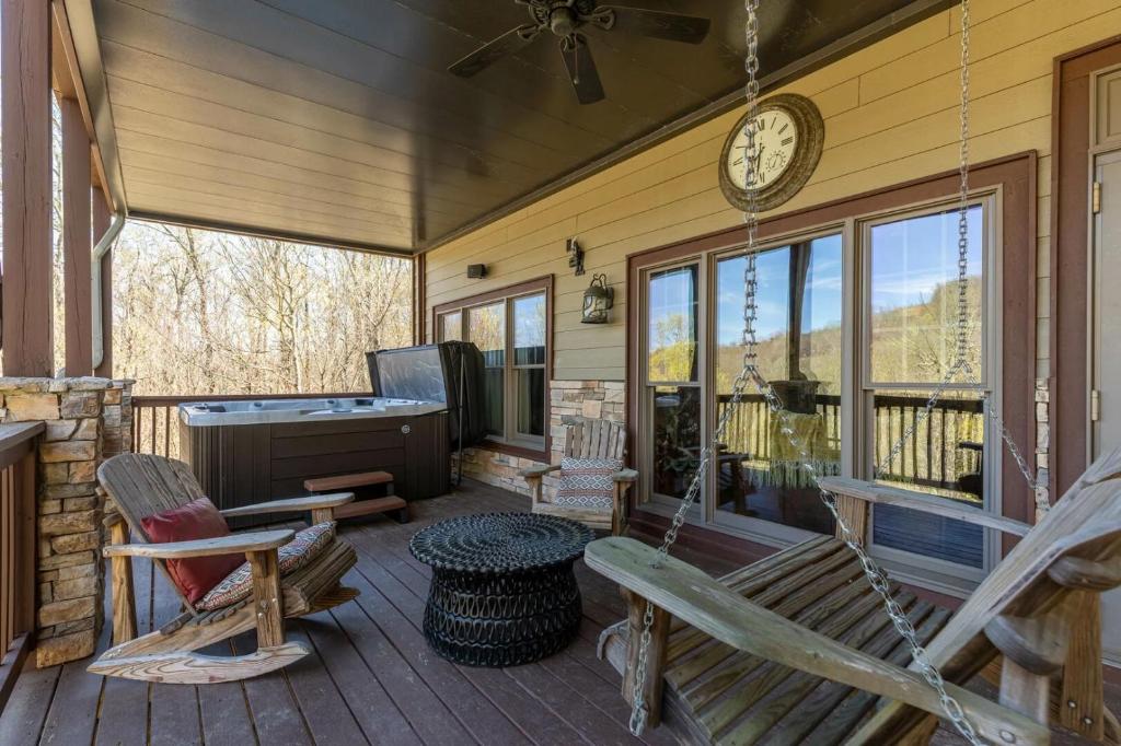 Hot Tub (Jacuzzi) - Photo 4