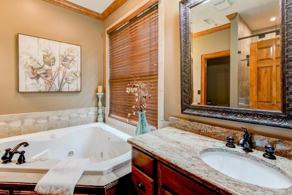 Hot Tub (Jacuzzi) - Photo 5