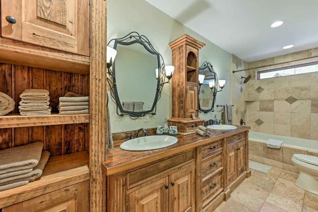 Hot Tub and Fire Pit Getaway Near Nantahala Gorge! - Image 8