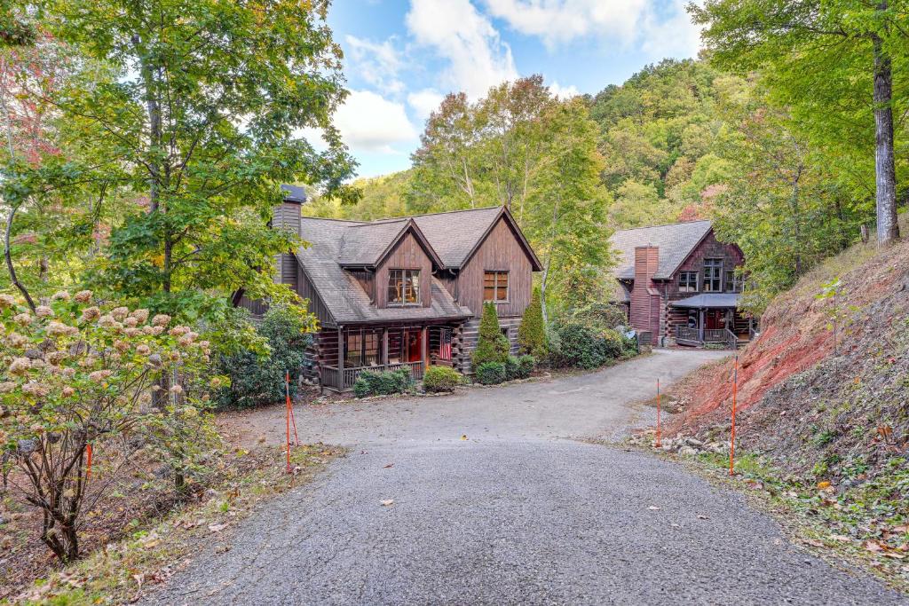 Hot Tub and Fire Pit Getaway Near Nantahala Gorge! - Image 6