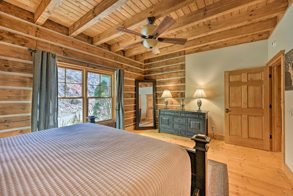 Hot Tub and Fire Pit Getaway Near Nantahala Gorge! - Image 7