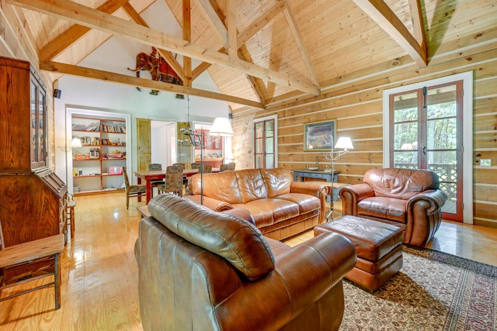 Topton Cabin with Hot Tub - 6 Mi to Nantahala Lake! - Image 5