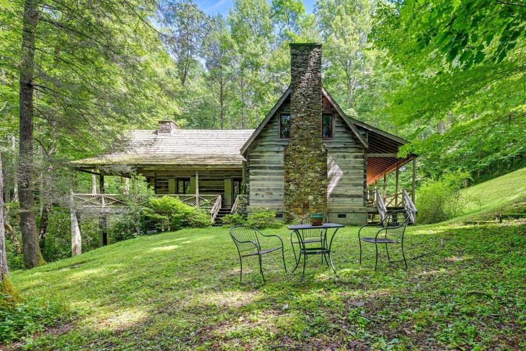 Topton Cabin with Hot Tub - 6 Mi to Nantahala Lake! - Image 6