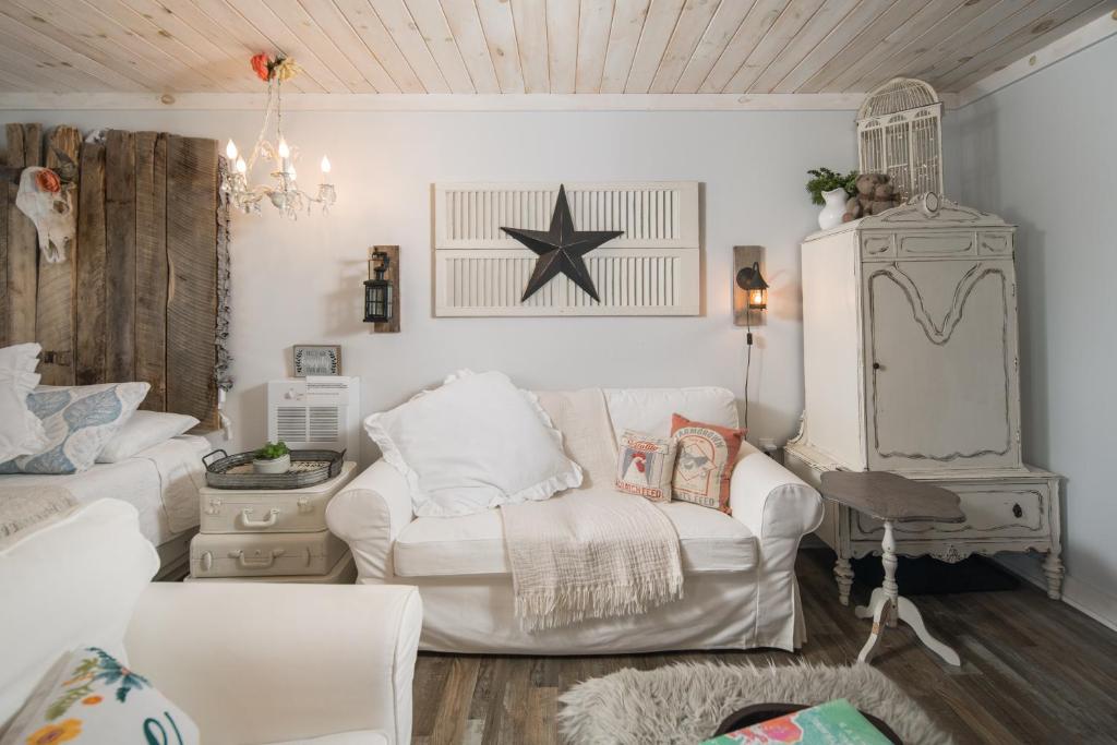 Beech Mtn Studio Retreat! Ski, Hike & Sip Nearby - Image 8