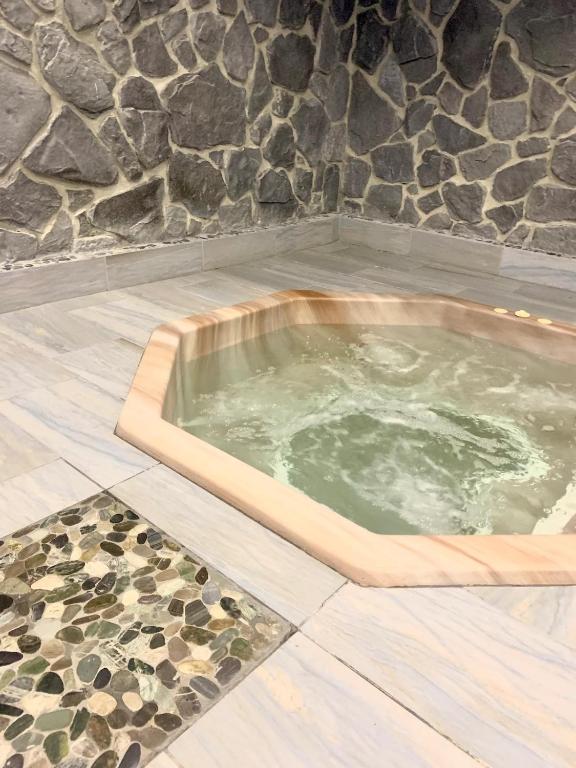 Beech Mtn Studio Retreat! Ski, Hike & Sip Nearby