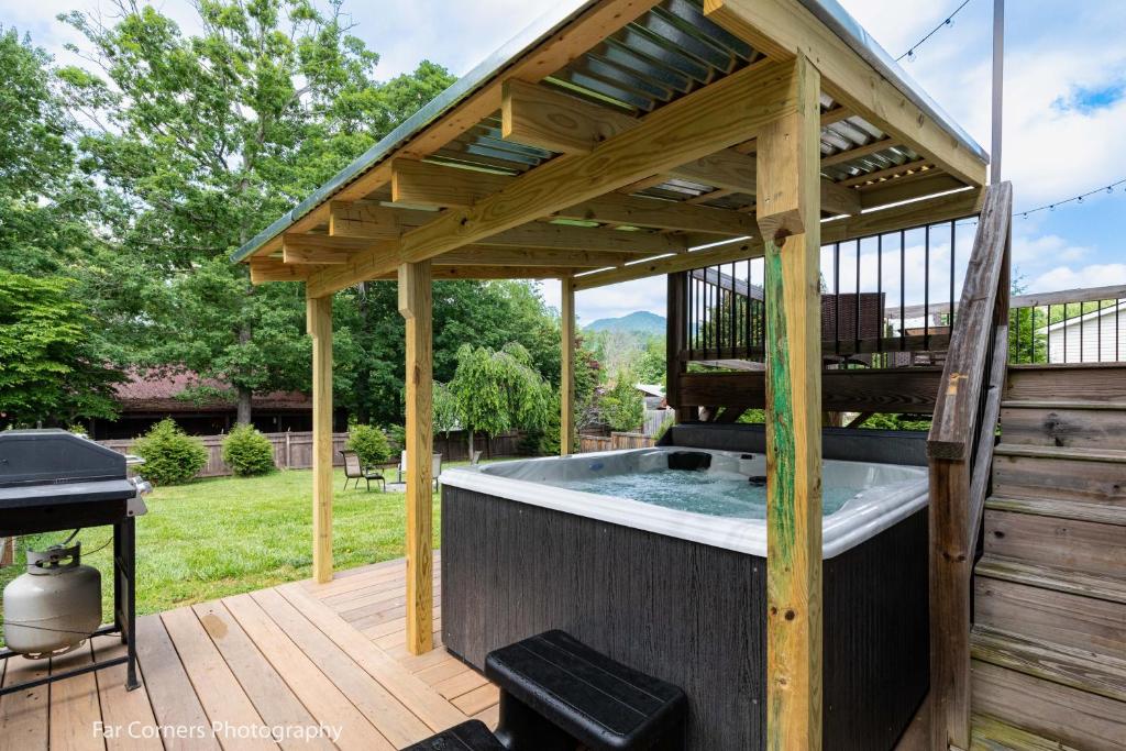 Hot Tub (Jacuzzi) - Photo 5