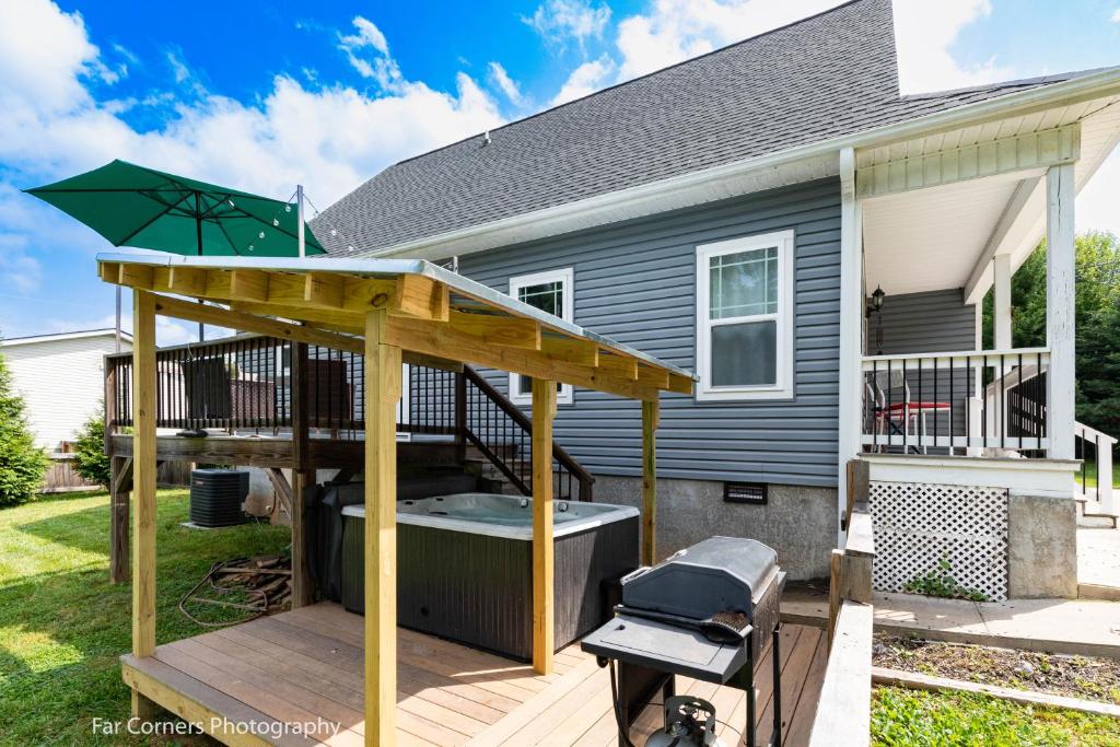 Hot Tub (Jacuzzi) - Photo 2