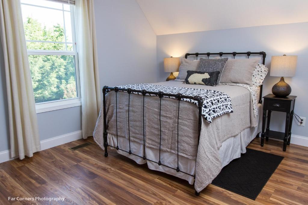 Mama Bears Blue Bungalow - Image 7