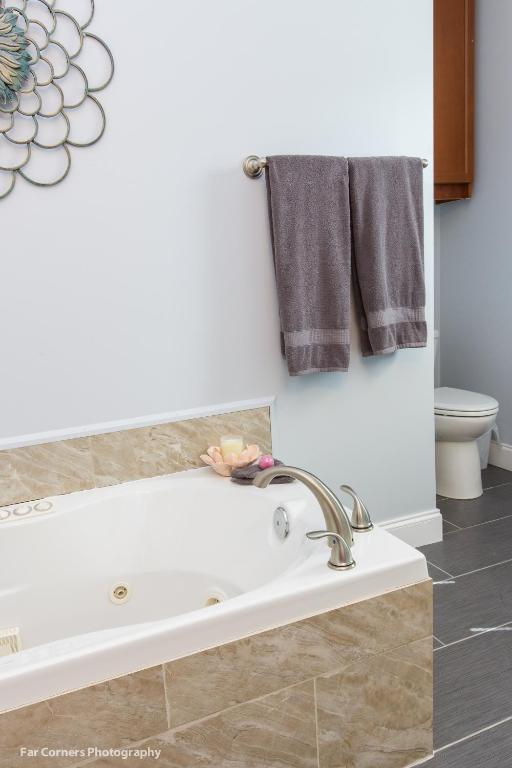 Hot Tub (Jacuzzi) - Photo 4