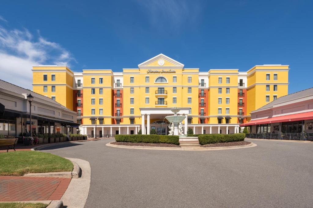 Hampton Inn & Suites South Park at Phillips Place - Image 5