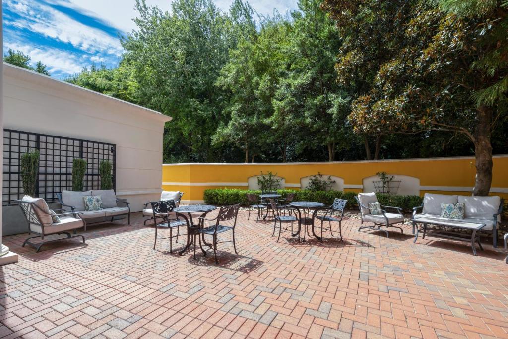 Hampton Inn & Suites South Park at Phillips Place - Image 8