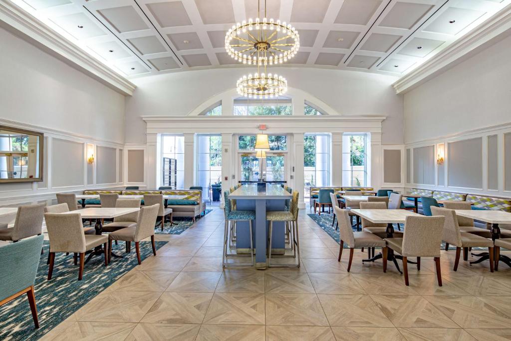 Hampton Inn & Suites South Park at Phillips Place - Image 4