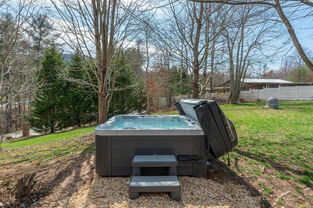 Hot Tub (Jacuzzi) - Photo 5