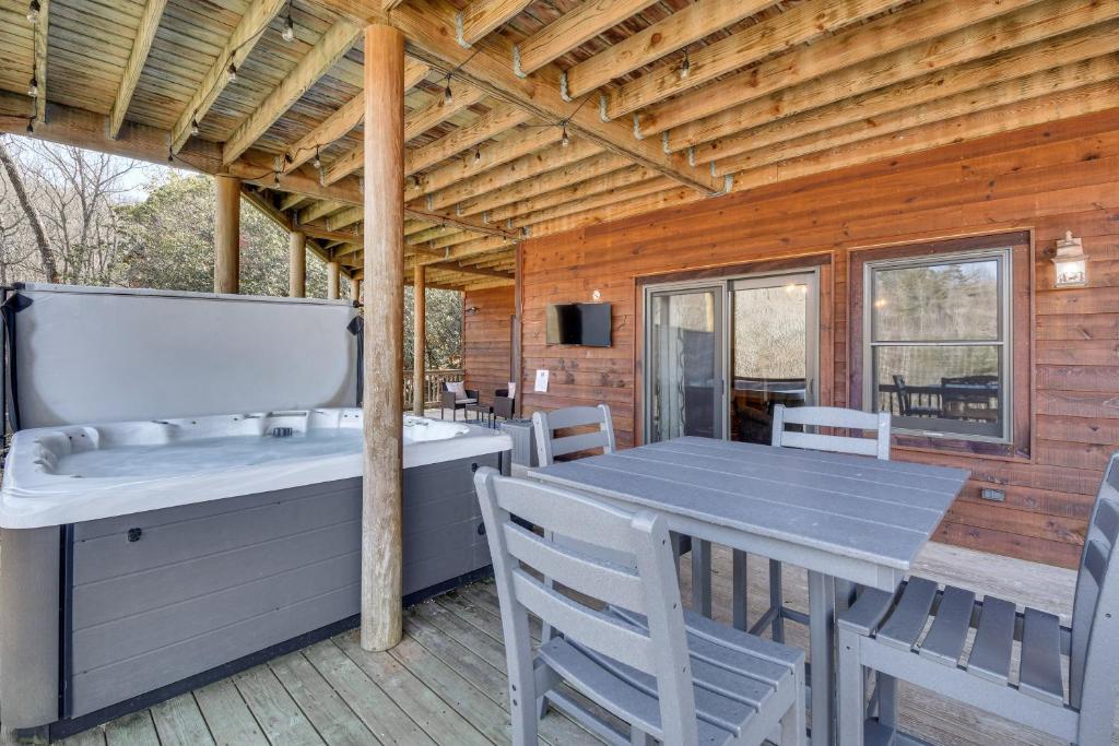 Hot Tub (Jacuzzi) - Photo 4