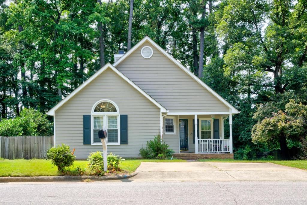 3 Beds, Kids Friendly Ranch,Jaccuzzi Tub,Walk to Food Lion,Restaurant, Keurig , sleep noise machine,,Crib,5G - Image 5