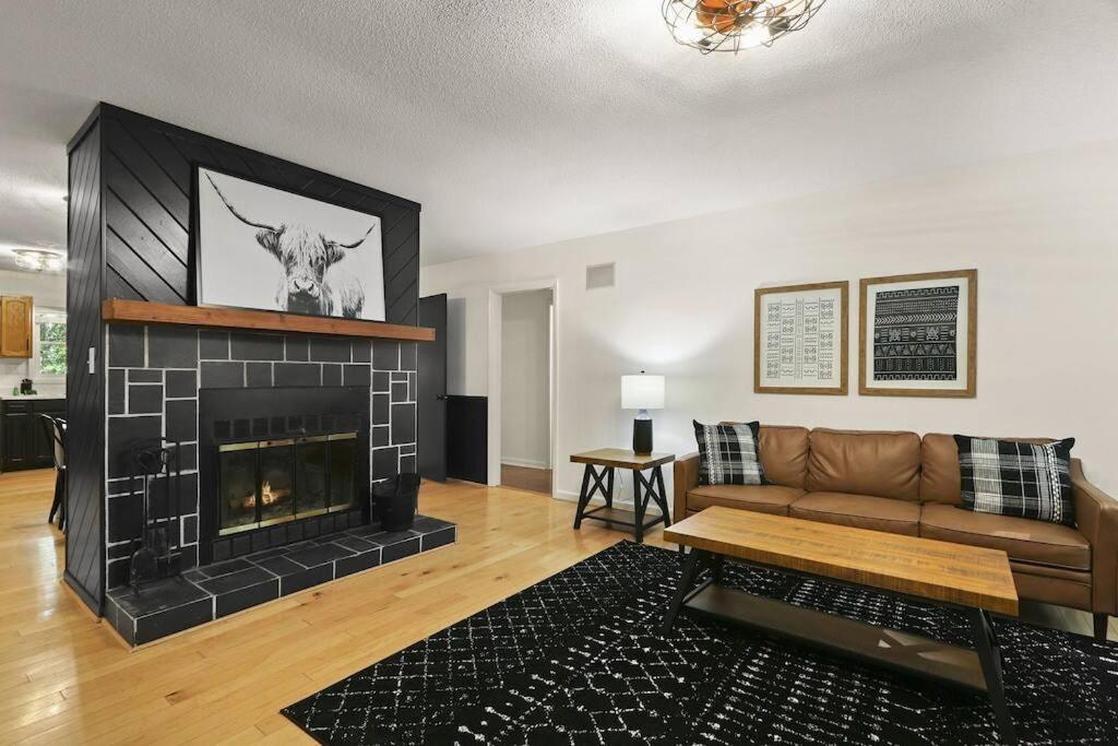 Mtn Oasis! HotTub! Pets Approved! 5min to Ski!