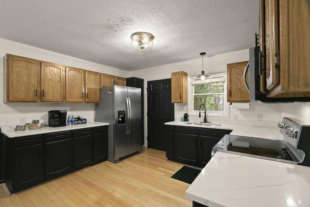 Mtn Oasis! HotTub! Pets Approved! 5min to Ski! - Image 4