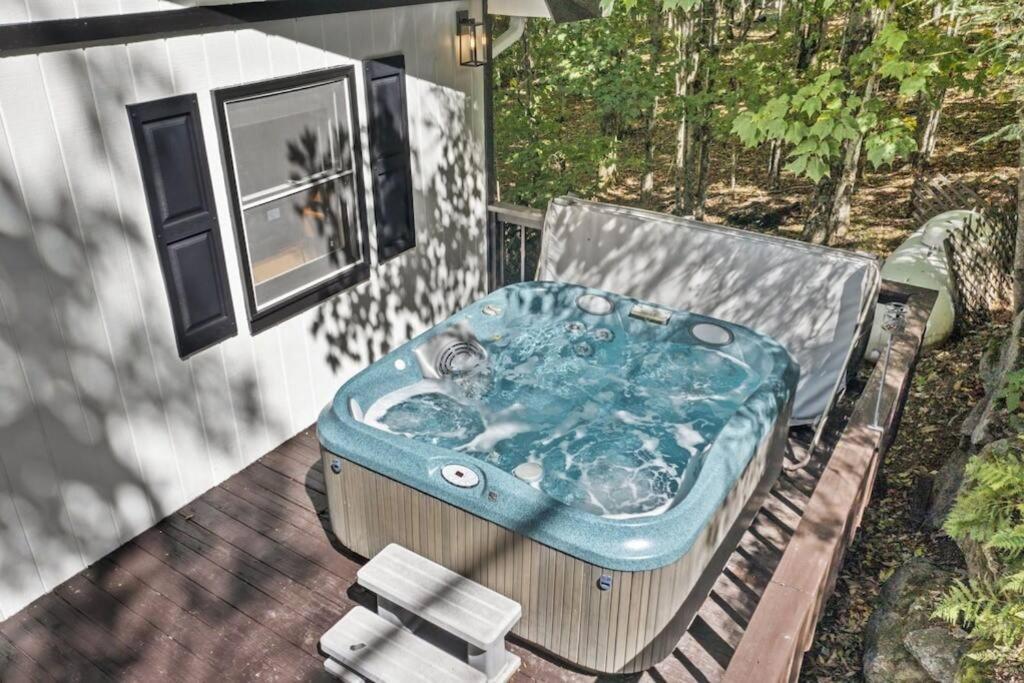 Hot Tub (Jacuzzi) - Photo 3
