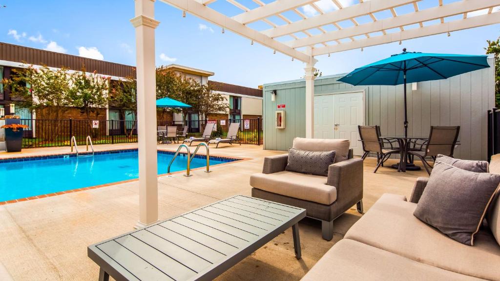 Best Western Plus Yadkin Valley Inn & Suites - Image 4