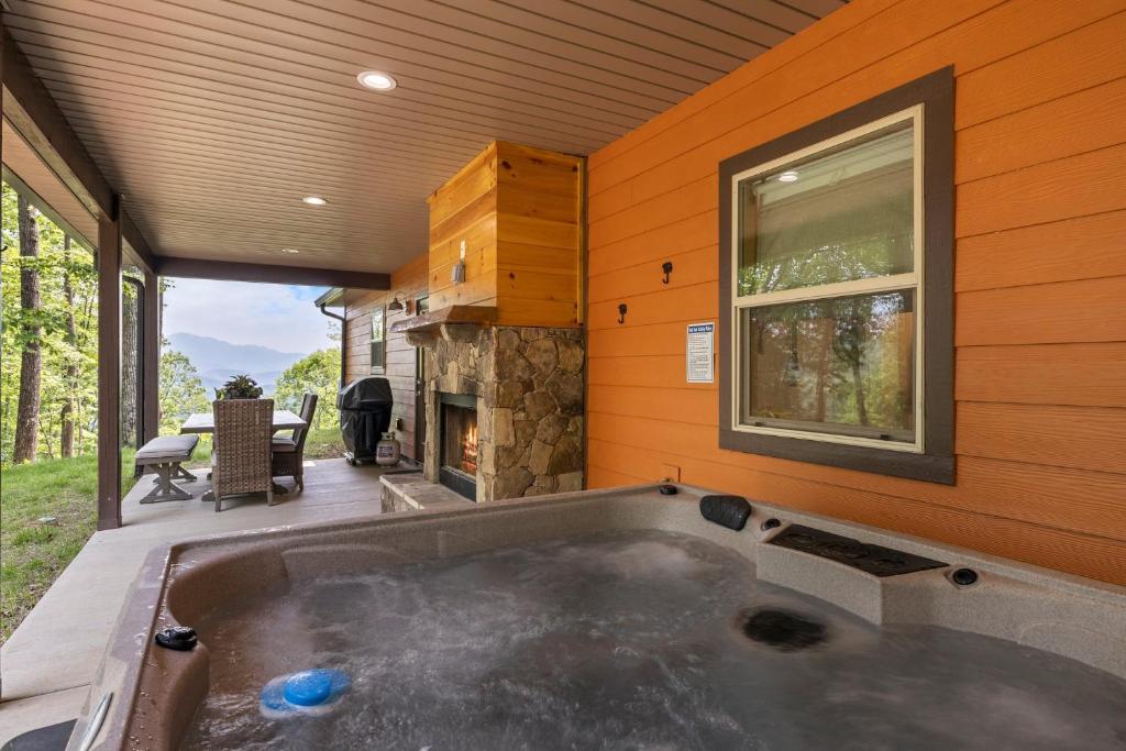 Hot Tub (Jacuzzi) - Photo 6