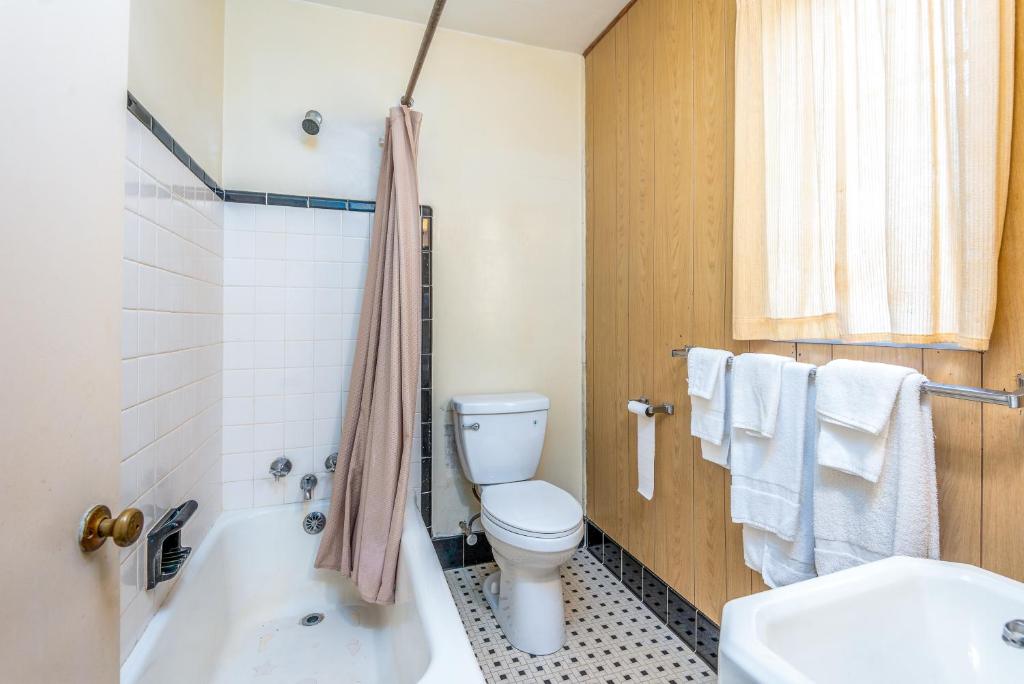 Parkway Inn - Image 6