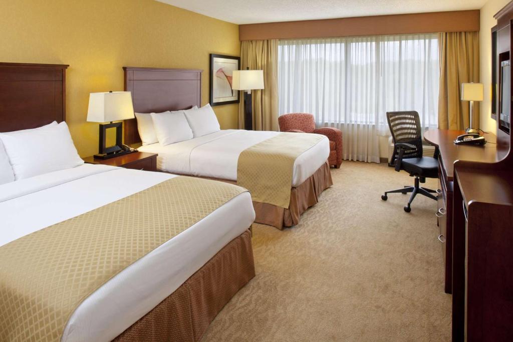 DoubleTree by Hilton Fayetteville - Image 8
