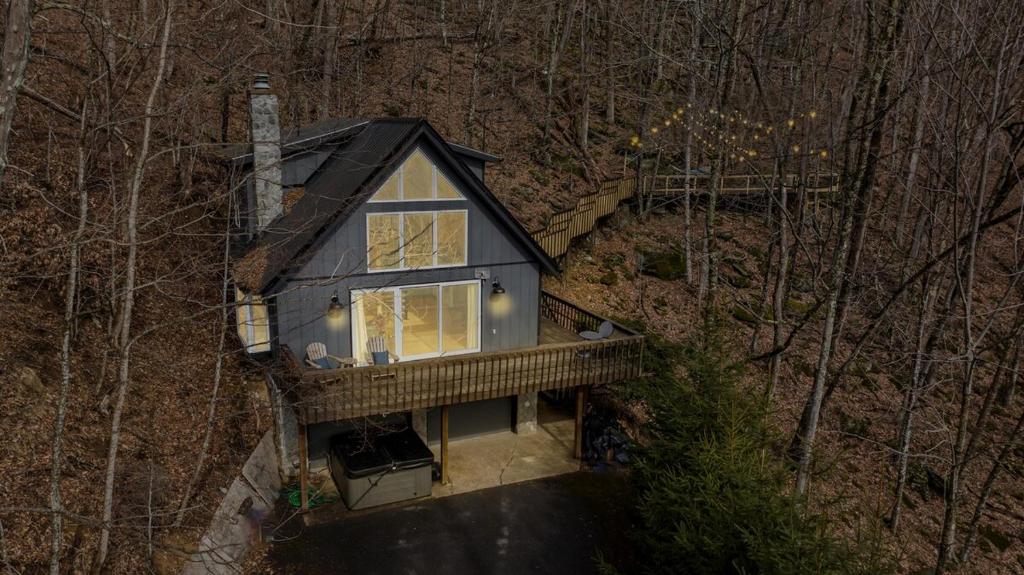 Hot Tub (Jacuzzi) - Photo 2